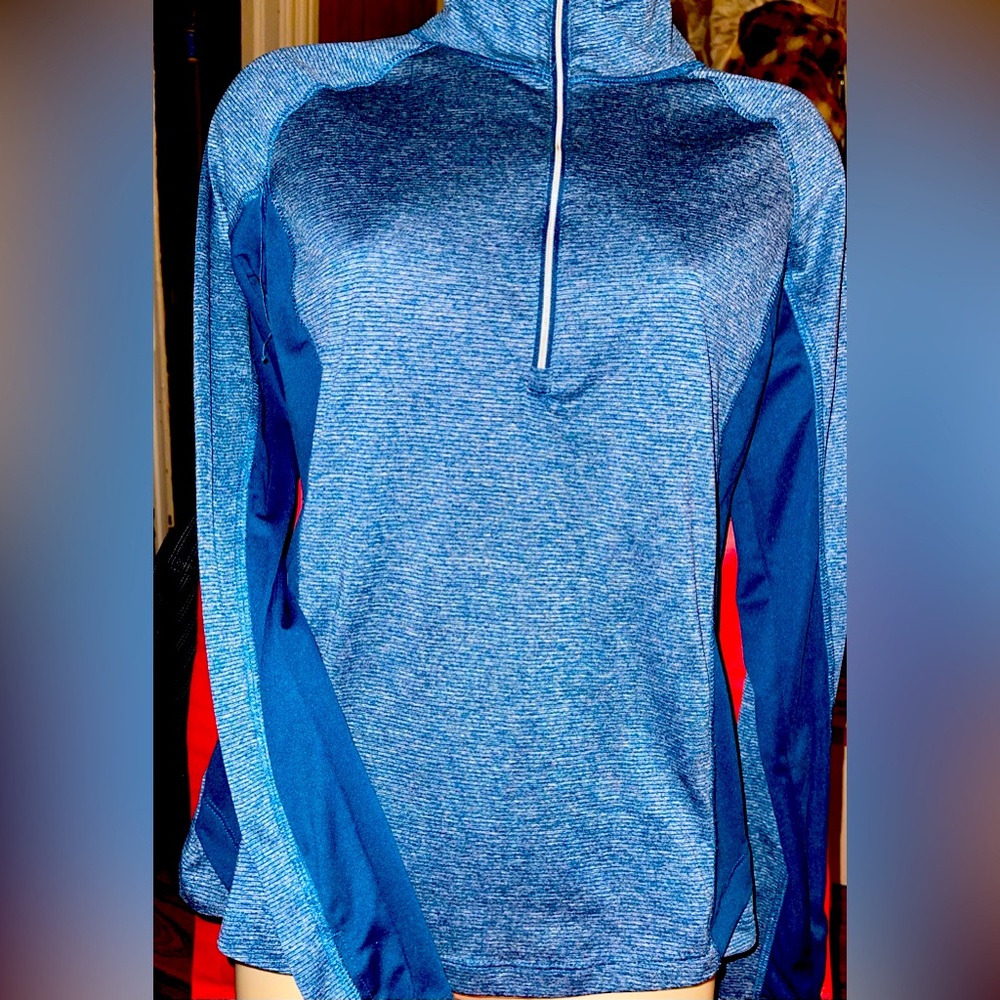 Danskin Now Teal Workout Pullover Top. Size Small.